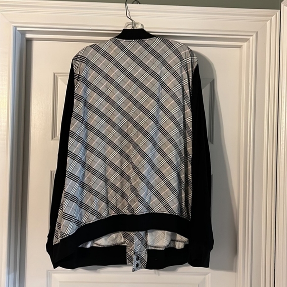 Torrid black and white bomber jacket 4x (24/26) - Picture 2 of 3